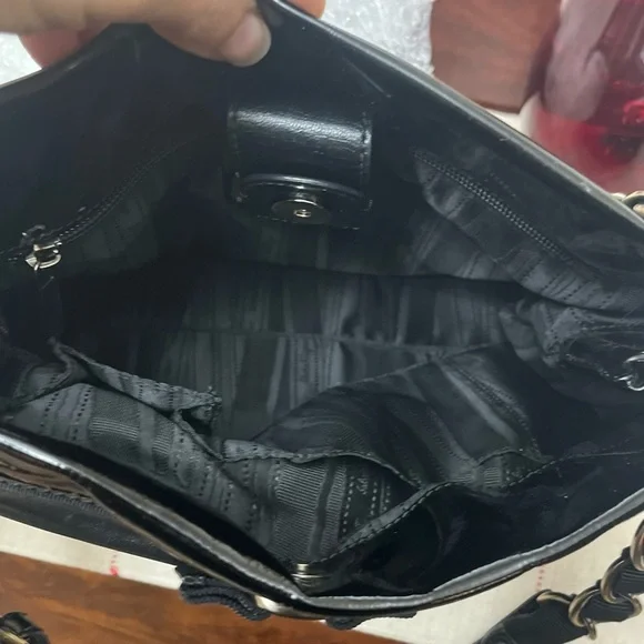 Salvatore Ferragamo Black Patent Soft Leather Shoulder Bag Magnetic Close - Picture 6 of 15